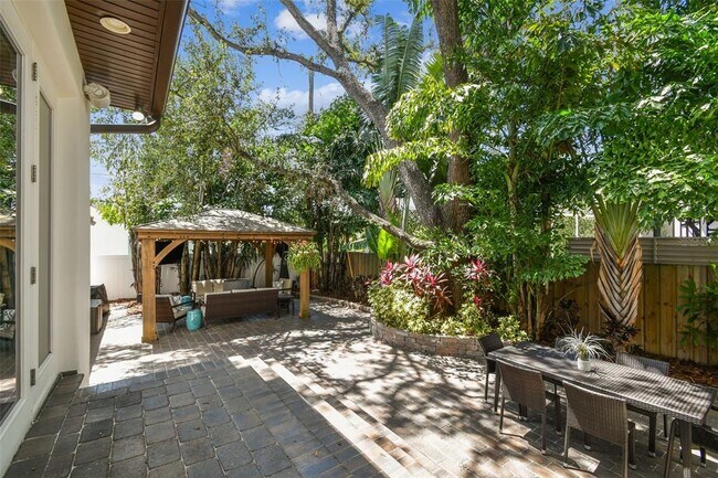 Building Photo - 134 Chesapeake Ave