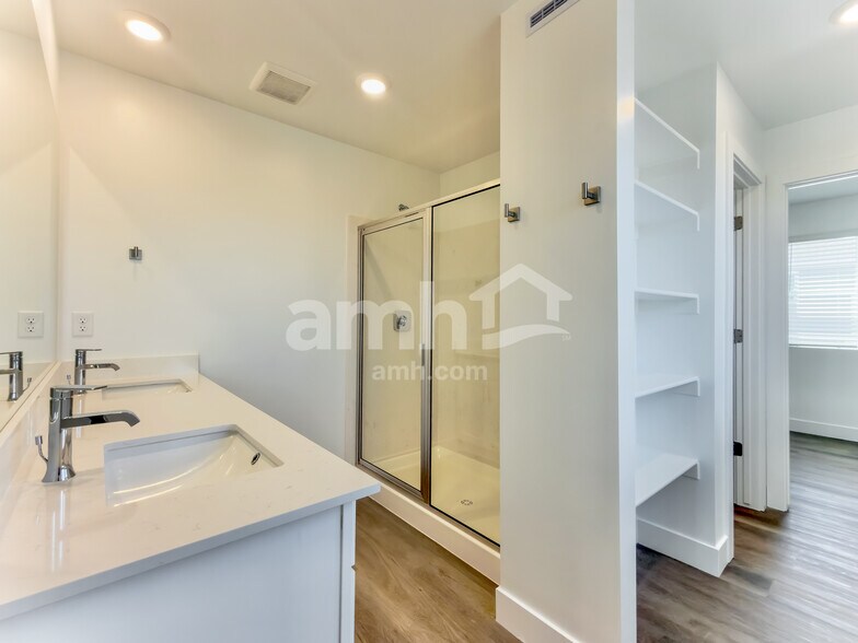 Building Photo - 7697 Castleton Ln