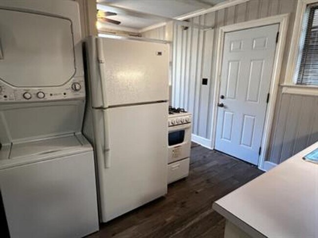 Building Photo - 308 Pettigru St