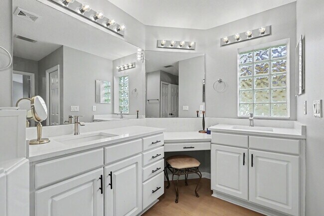 Building Photo - 6600 Gentle Ben Cir