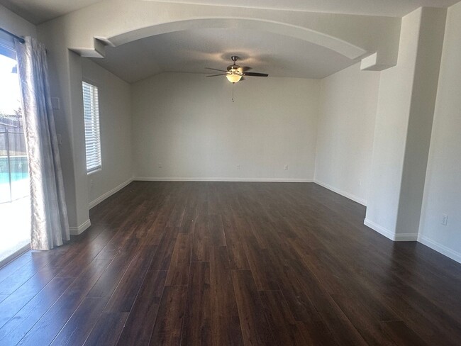 Building Photo - READY NOW! Corner home with a private SPAR...