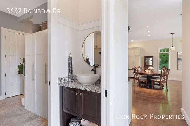 Building Photo - 3632 Rainbow Dr