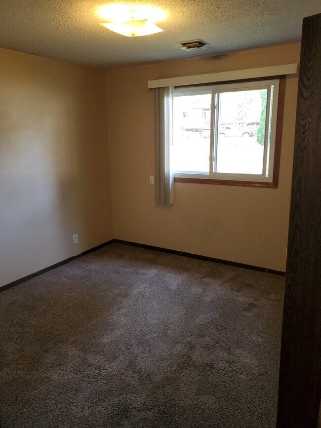 Building Photo - 2212 Piper Plz