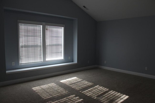 Building Photo - 648 Stonebriar Ave