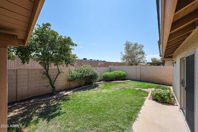 Building Photo - 3233 E Desert Cove Ave