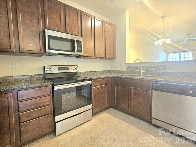 Building Photo - 2530 Madeline Meadow Dr