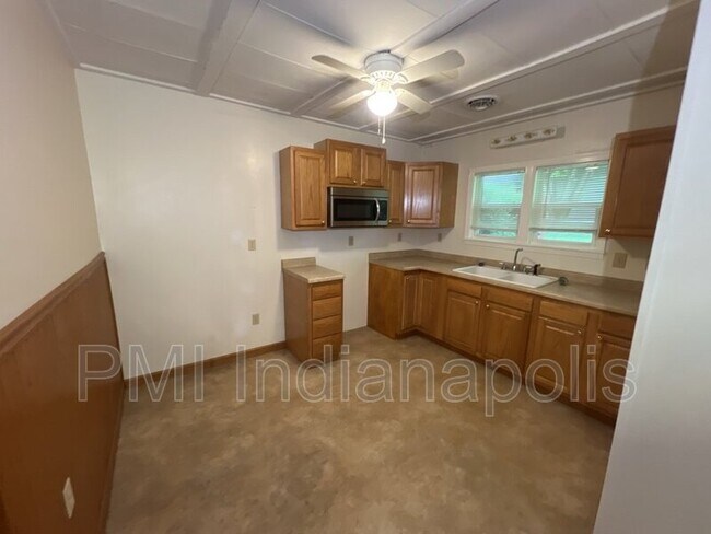 Building Photo - 629 N Willow St