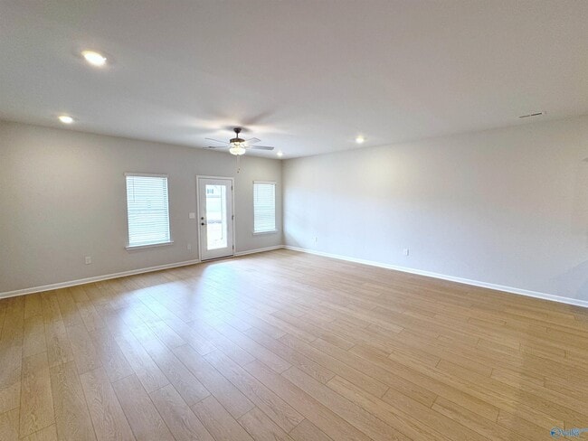 Building Photo - 169 Little Britain St