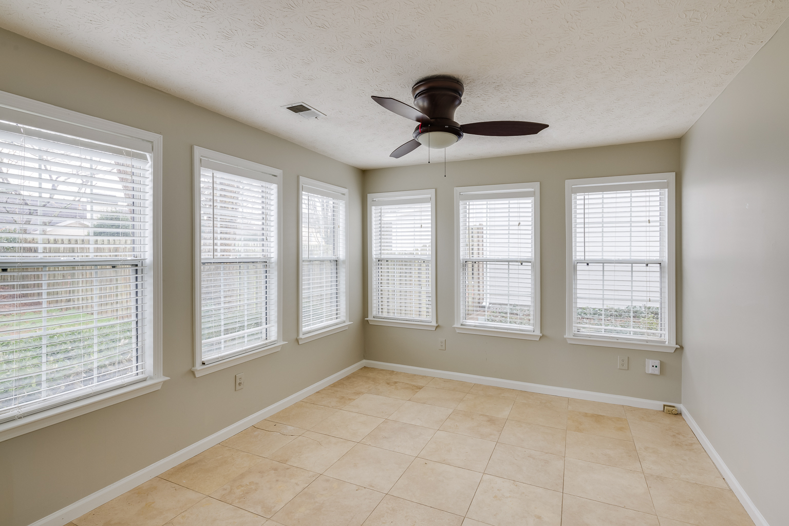 Building Photo - 13005 Crabapple Lake Dr