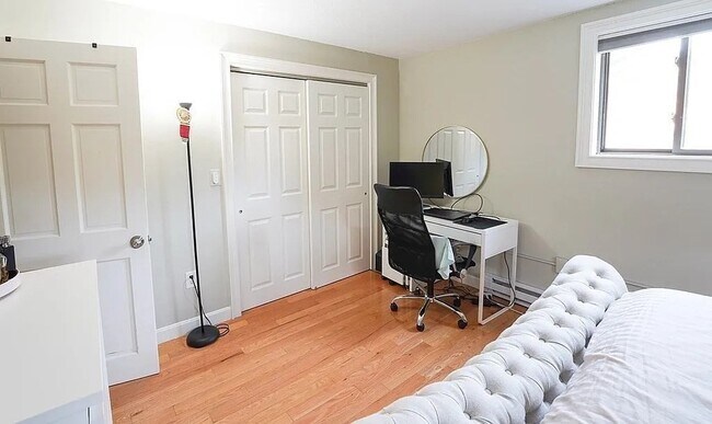 Building Photo - 83 Nicholas Rd