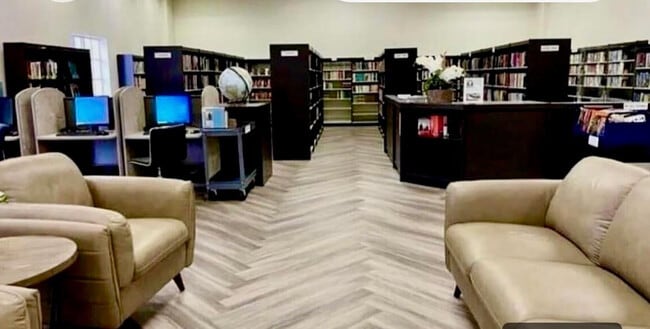 Building Photo - 307 Saxony Dr