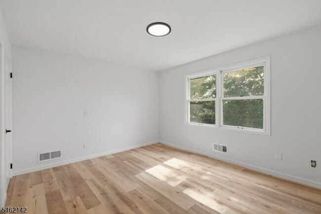 Building Photo - 363 2nd Ave