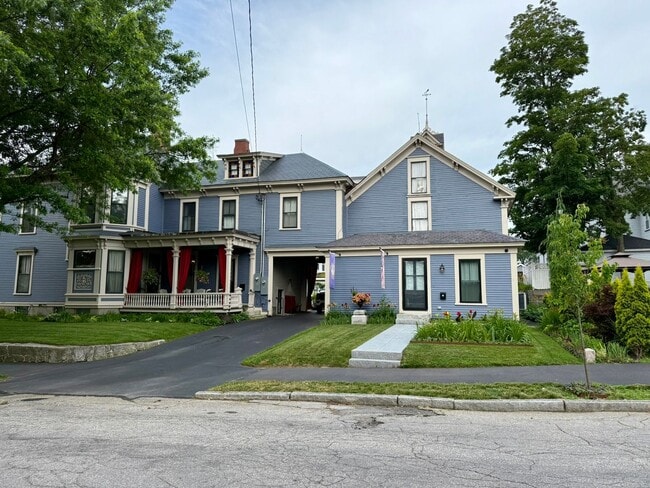 Building Photo - Private and Stylish One-Bedroom, Available...