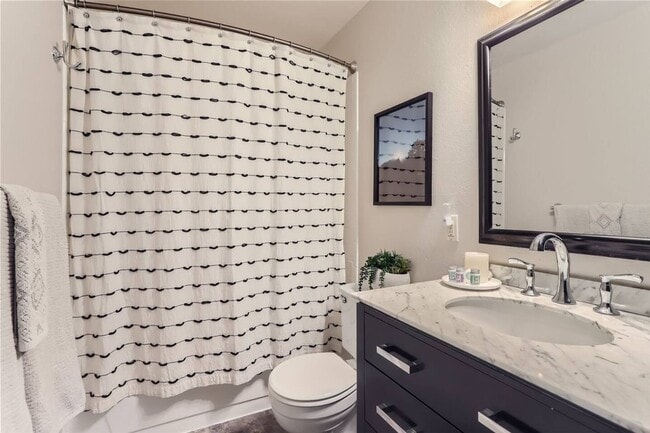 Building Photo - 2135 Spruce St