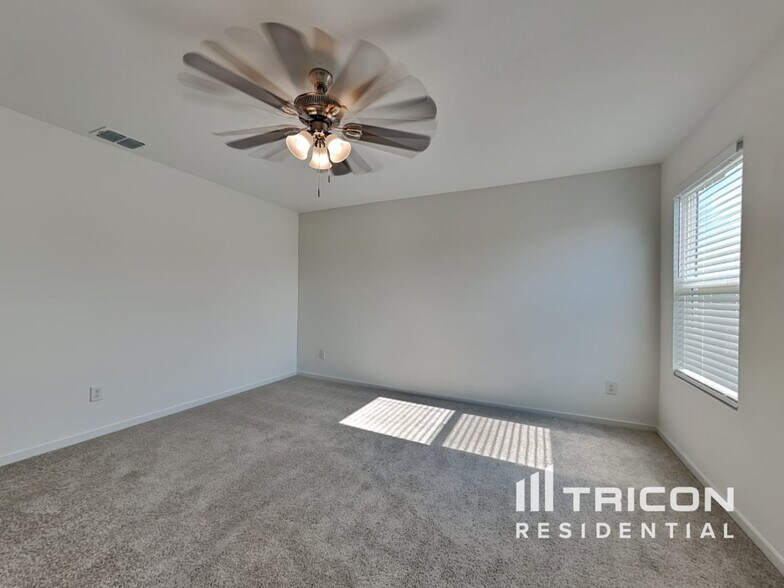 Building Photo - 823 Ponderosa Ln