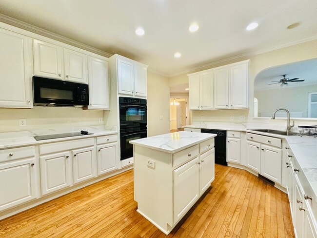 Building Photo - 5 BD, 4 BA Beautiful Wakefield Home