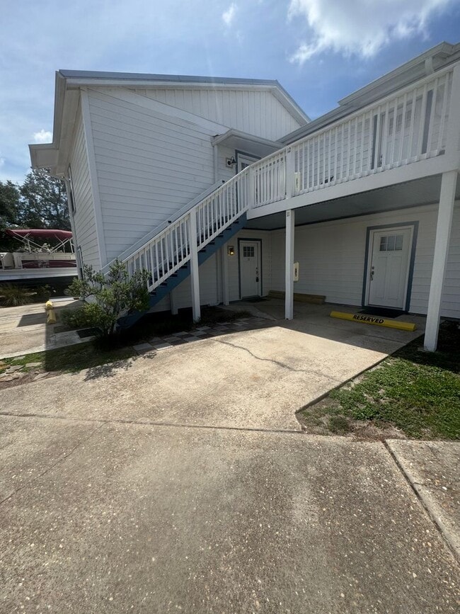 Building Photo - 6545 N Lagoon Dr