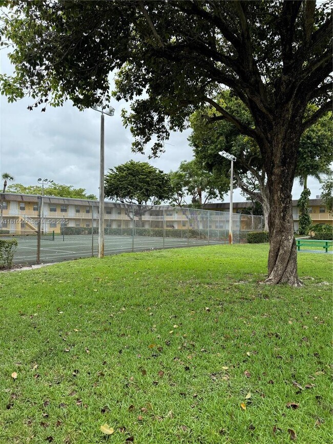 Building Photo - 5156 NE 6th Ave