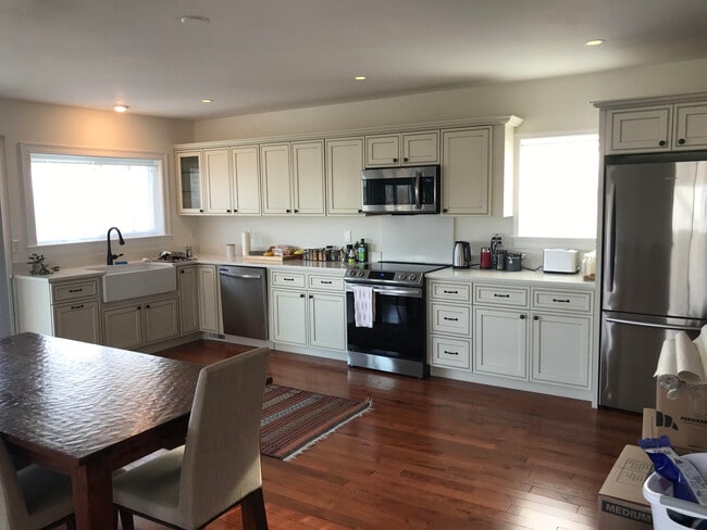 Building Photo - 69 Knott Ave