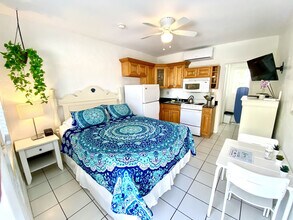 Building Photo - 322 Oregon St