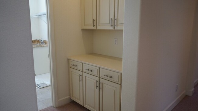 Building Photo - Beautiful 3 Bed, 2.5 Bath in Desirable Dia...