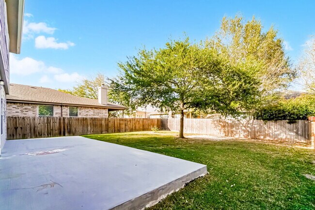 Building Photo - 552 Foxford Run Dr