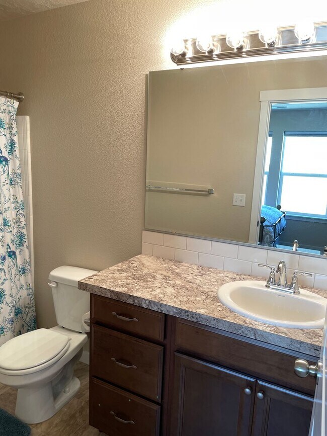 Building Photo - Beautiful 3-Bedroom Home
