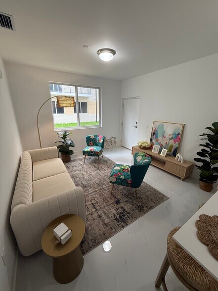 Building Photo - 1001 SW 71st Ct
