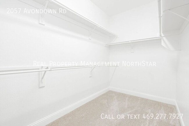 Building Photo - 2057 Avondown Rd