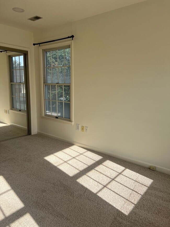 Building Photo - 3025 Windy Knoll Ct