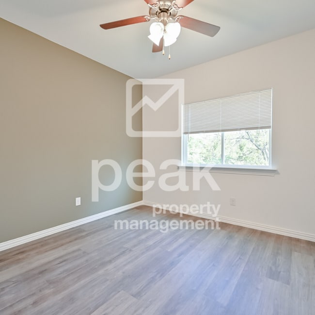 Building Photo - Just in time for SUMMER! Beautiful home re...