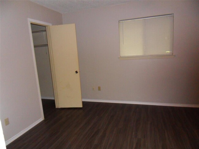 Building Photo - 811 Sirocco Dr