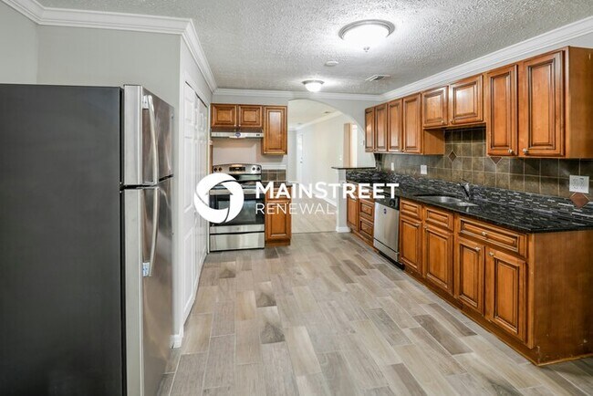 Building Photo - 3 Bedroom Pet-Friendly Home in Tampa, FL with Main Street Renewal