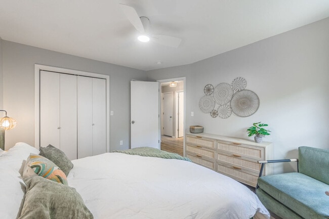 Building Photo - 433 Spring Ave