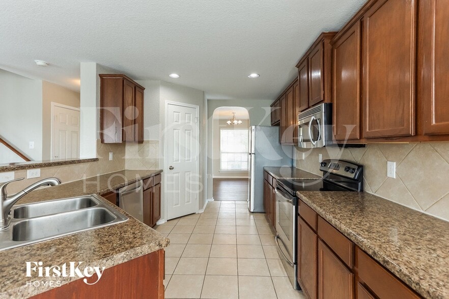 Building Photo - 466 Dolly Dr