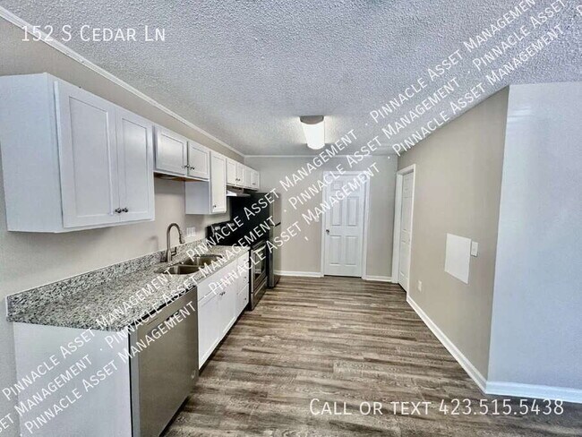 Building Photo - 152 S Cedar Ln