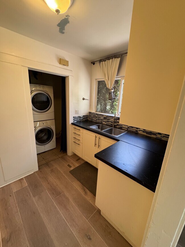 Private Laundry - 8571 Rugby Dr