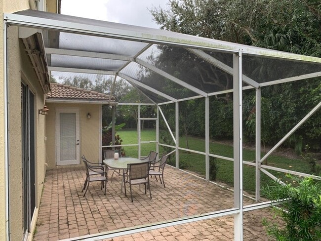 Building Photo - 9280 Silver Glen Way