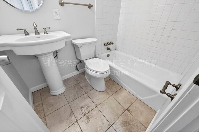 Building Photo - 2765 Chelsea Dr