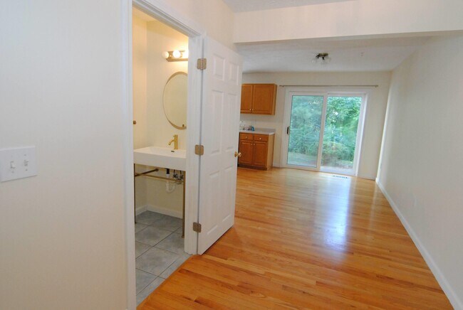 Building Photo - 68 Georgetown Dr