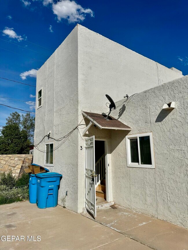 Primary Photo - 421 Panahi Rd