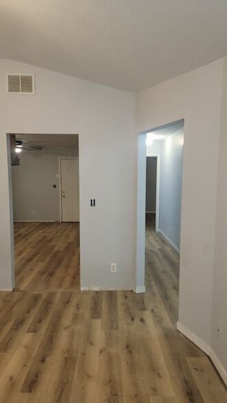 Building Photo - 1227 N Daniels Ave