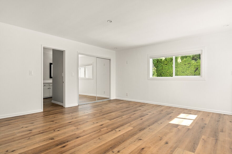 Building Photo - 5840 Allott Ave