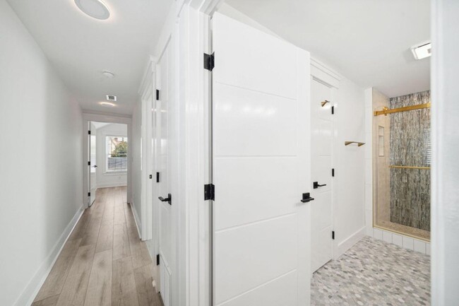 Building Photo - Tastefully Renovated Downtown Charleston Home