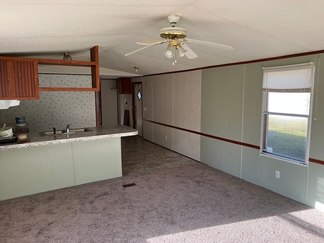 Building Photo - 3 bedroom 2 bath mobile home for rent