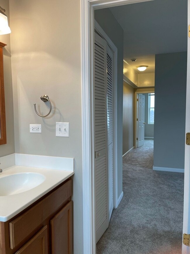 Building Photo - x141a-R