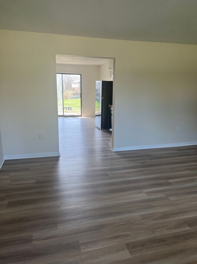 Building Photo - 758-760 Southampton Dr