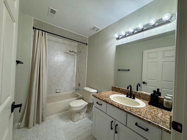 Building Photo - 5259 Twin Oaks Dr