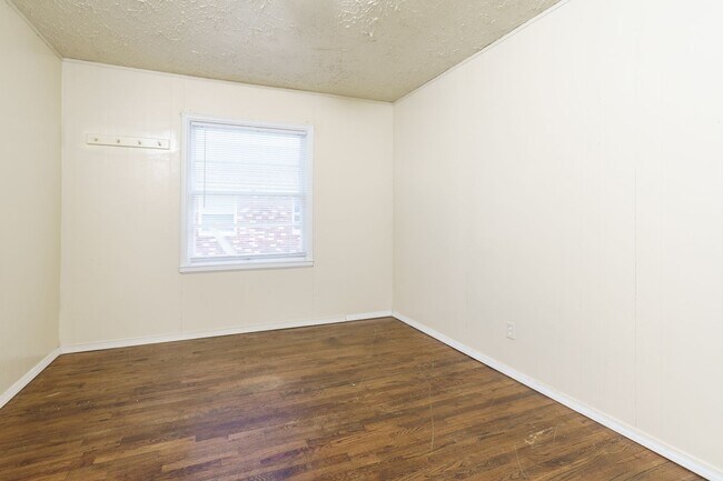 Building Photo - 918 S Hiram St