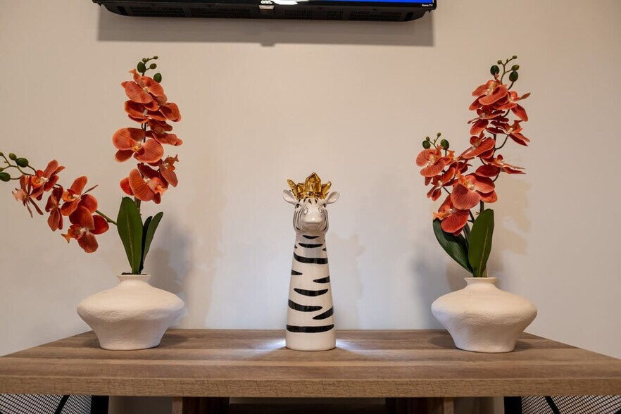 Building Photo - 1255 Raum St NE